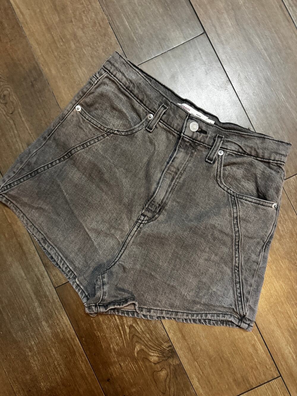 Levi distressed shorts
